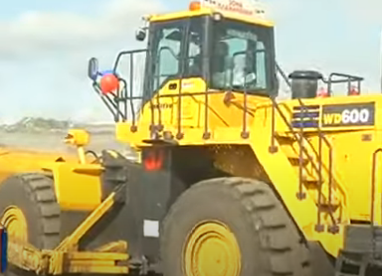 бульдозер Komatsu WD600-6